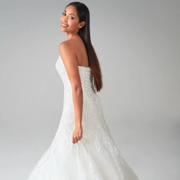 ANNA SORRANO "SUZETTE" STRAPLESS WEDDING GOWN WITH CHANTILLY EYELASH HEM - Picture 5 of 16